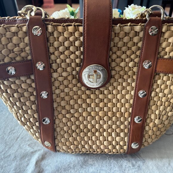 MICHAEL KORS RAFFIA SANTORINI TOTE PURSE, STRAW W/ GOLD CHAIN & BROWN LEATHER - Picture 4 of 11